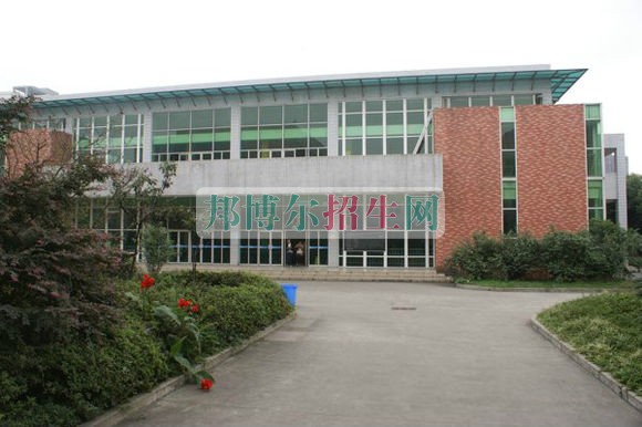 有幾個航空服務(wù)學校