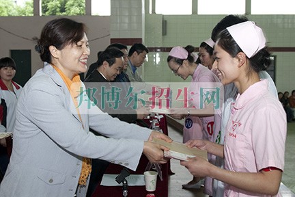 助產(chǎn)護(hù)理開(kāi)設(shè)有哪些課程