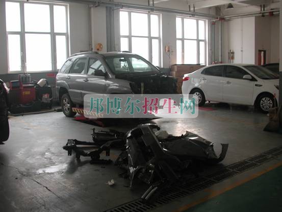 成都哪個汽車整形技術(shù)學(xué)校好