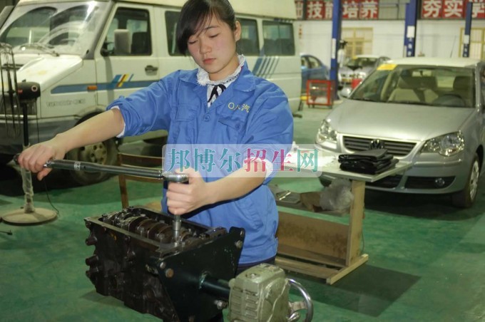 成都大專學(xué)校有汽車運(yùn)用與維修