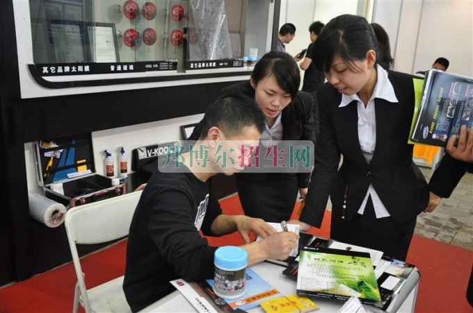 成都哪些學(xué)校有汽車服務(wù)與營銷