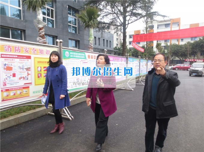 南充師范學(xué)?；ㄩ_滿堂盛世春——南充師范歡慶“三八”節(jié)