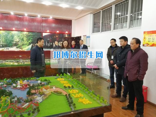 區(qū)教育局紀(jì)檢組長熊雪梅到成都市禮儀職業(yè)中學(xué)檢查指導(dǎo)開學(xué)工作