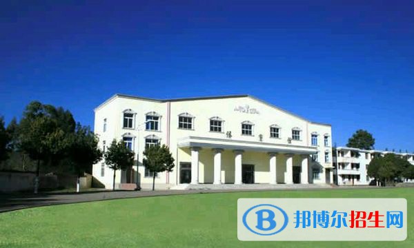 楚雄醫(yī)藥高等?？茖W(xué)校2021年報名條件、招生要求、招生對象