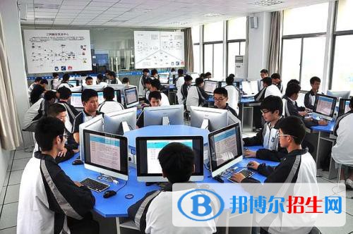 貴州2021年計(jì)算機(jī)學(xué)校和中專有哪些區(qū)別