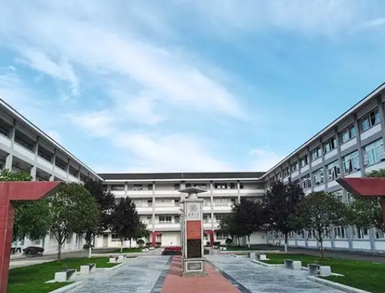 2025四川省都江堰市第四中學(xué)多少錢(學(xué)費明細(xì))
