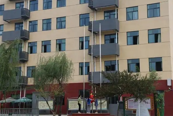 成都市青白江區(qū)龍王中學(xué)地址，乘車路線